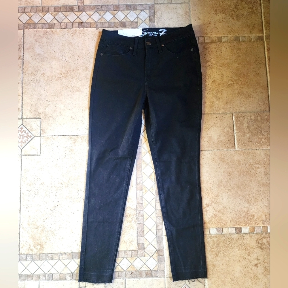 Seven7 Black Skinny Jeans Sleek Modern Fit